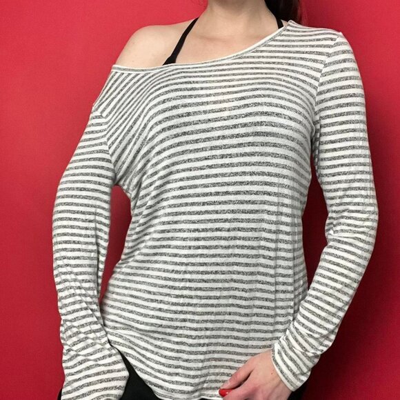 Old navy  / white and Grey horizontal striped long sleeve 🩶🤍 - Picture 1 of 4